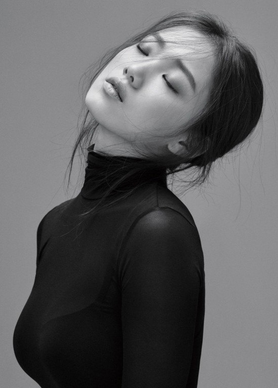 Lee Sung Kyung round nose sexy